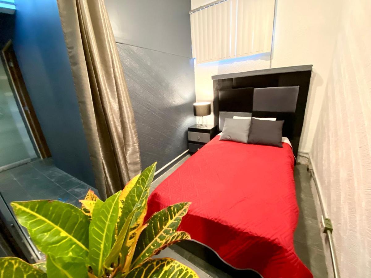 Roomies Hostel Reforma-El Angel メキシコシティ エクステリア 写真